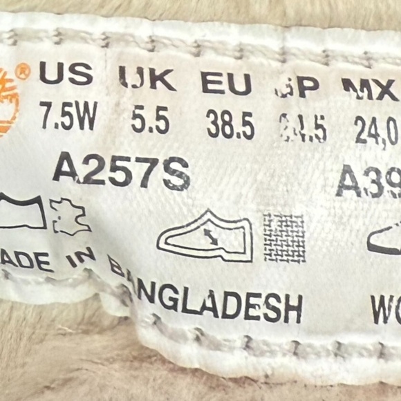 Timberland Women’s Ankle Boots A257S-A3919 — US 7.5W - Like New (used once) - Picture 5 of 9